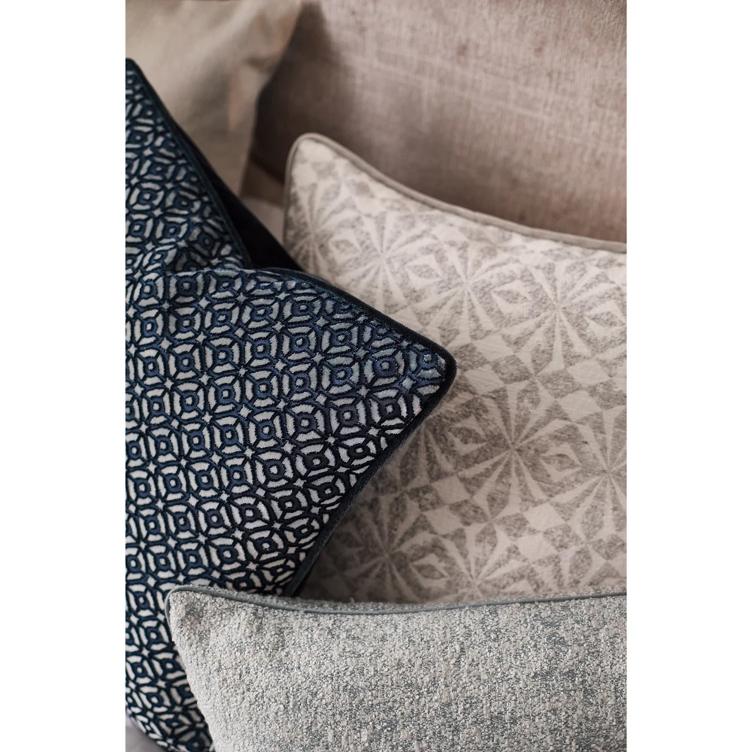 Kissen by Lori Weitzner - Noble - 50x50 dark blue