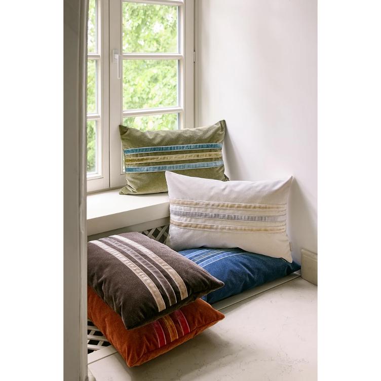 Kissen by Lori Weitzner - Estate - 60x40 Tabasco - 2