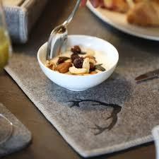 Rechteckiges Tischset aus Wollfilz - Isere von Catia Luca Taupe